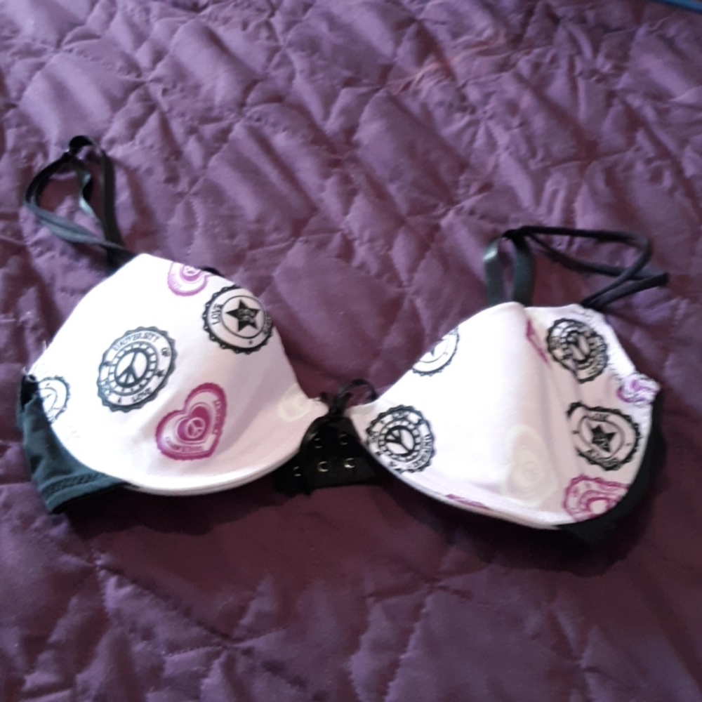 4 Bras - Picture 2 of 7
